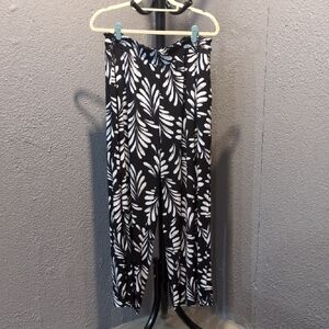 Black and White Leaf Print Women's Pants